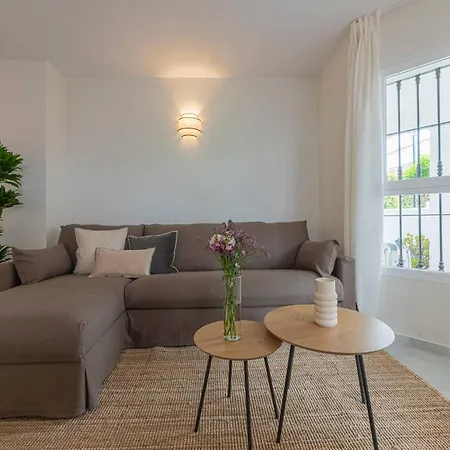 Marvellous 3 Bedroom Flat With Pool And Terrace *