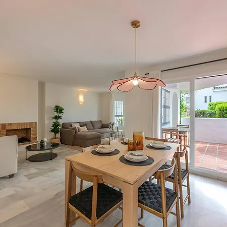 Marvellous 3 Bedroom Flat With Pool And Terrace מארבלה