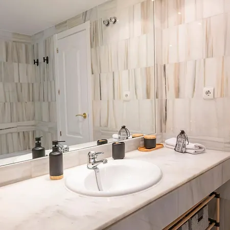 Marvellous 3 Bedroom Flat With Pool And Terrace *