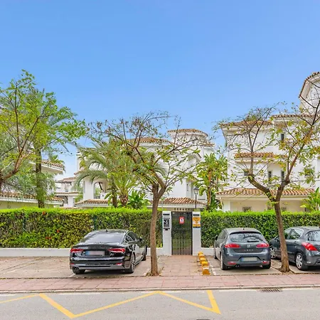 Apartmán Marvellous 3 Bedroom Flat With Pool And Terrace *