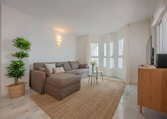 アパート Marvellous 3 Bedroom Flat With Pool And Terrace マルベーリャ