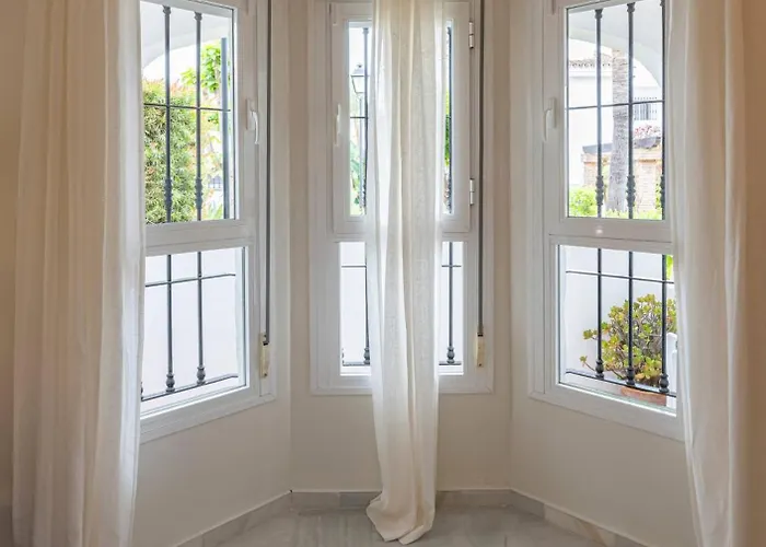 Marvellous 3 Bedroom Flat With Pool And Terrace アパート マルベーリャ