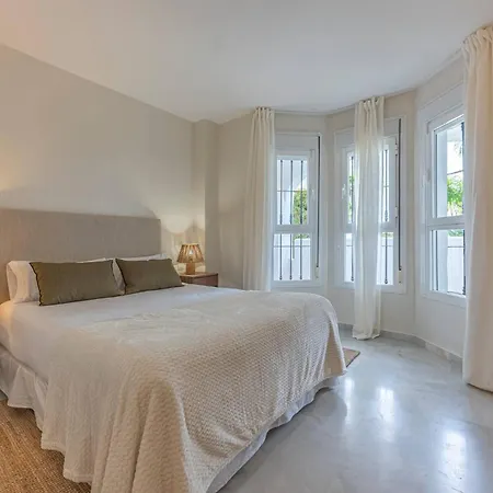 Lägenhet Marvellous 3 Bedroom Flat With Pool And Terrace