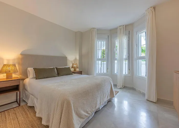 Lägenhet Marvellous 3 Bedroom Flat With Pool And Terrace