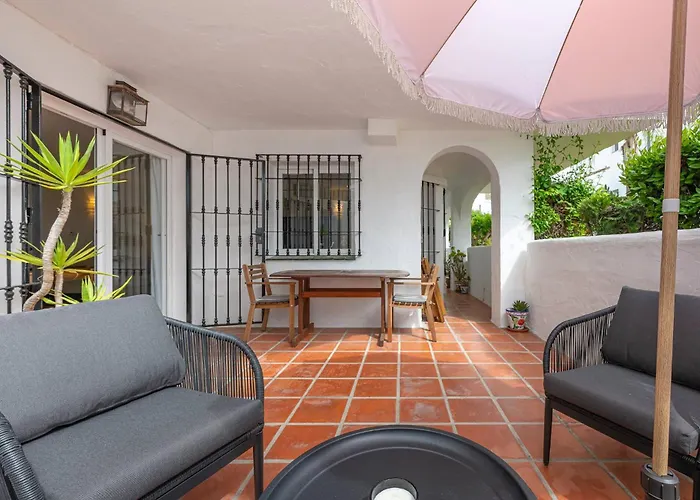Lägenhet Marvellous 3 Bedroom Flat With Pool And Terrace