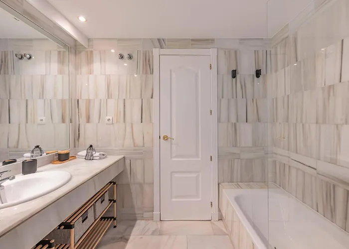 Marvellous 3 Bedroom Flat With Pool And Terrace *