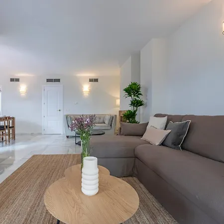 Apartment Marvellous 3 Bedroom Flat With Pool And Terrace *