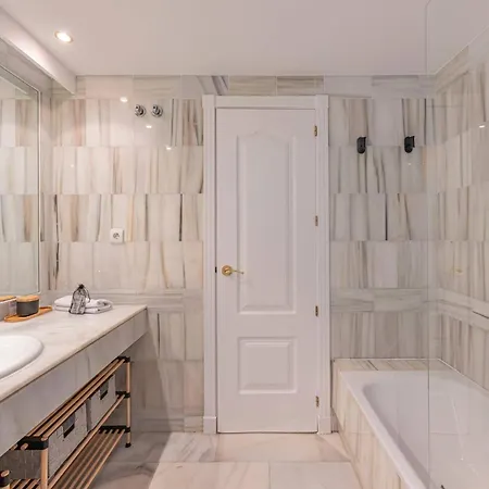 Marvellous 3 Bedroom Flat With Pool And Terrace *