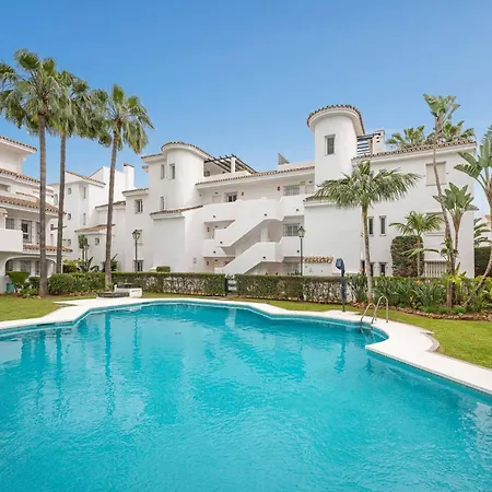 Апартаменты Marvellous 3 Bedroom Flat With Pool And Terrace