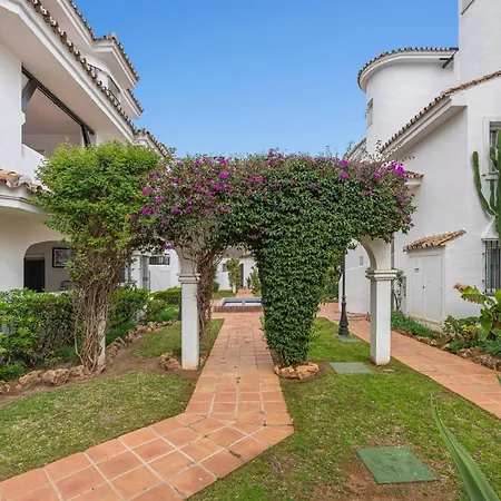 Apartment Marvellous 3 Bedroom Flat With Pool And Terrace Marbella